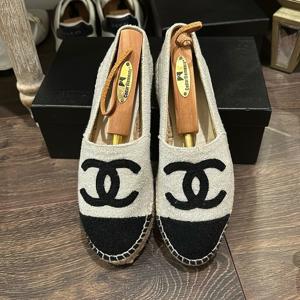 Chanel Espadrilles Sliver/Black Sz: 37